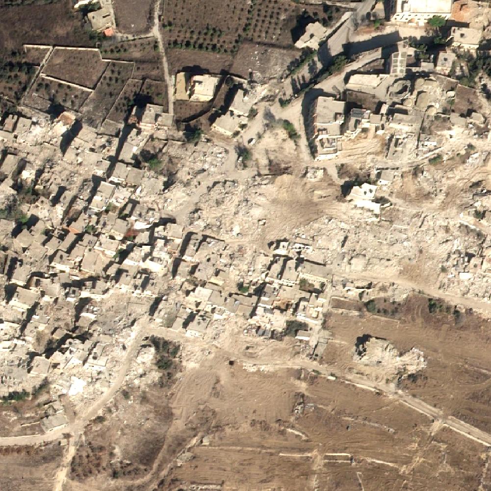OnGeo-Intellitence satellite image 3_2:  After the bombing, location: Yaroun, Bint Jbeil District, Muhafaza An-Nabatijja, Liban