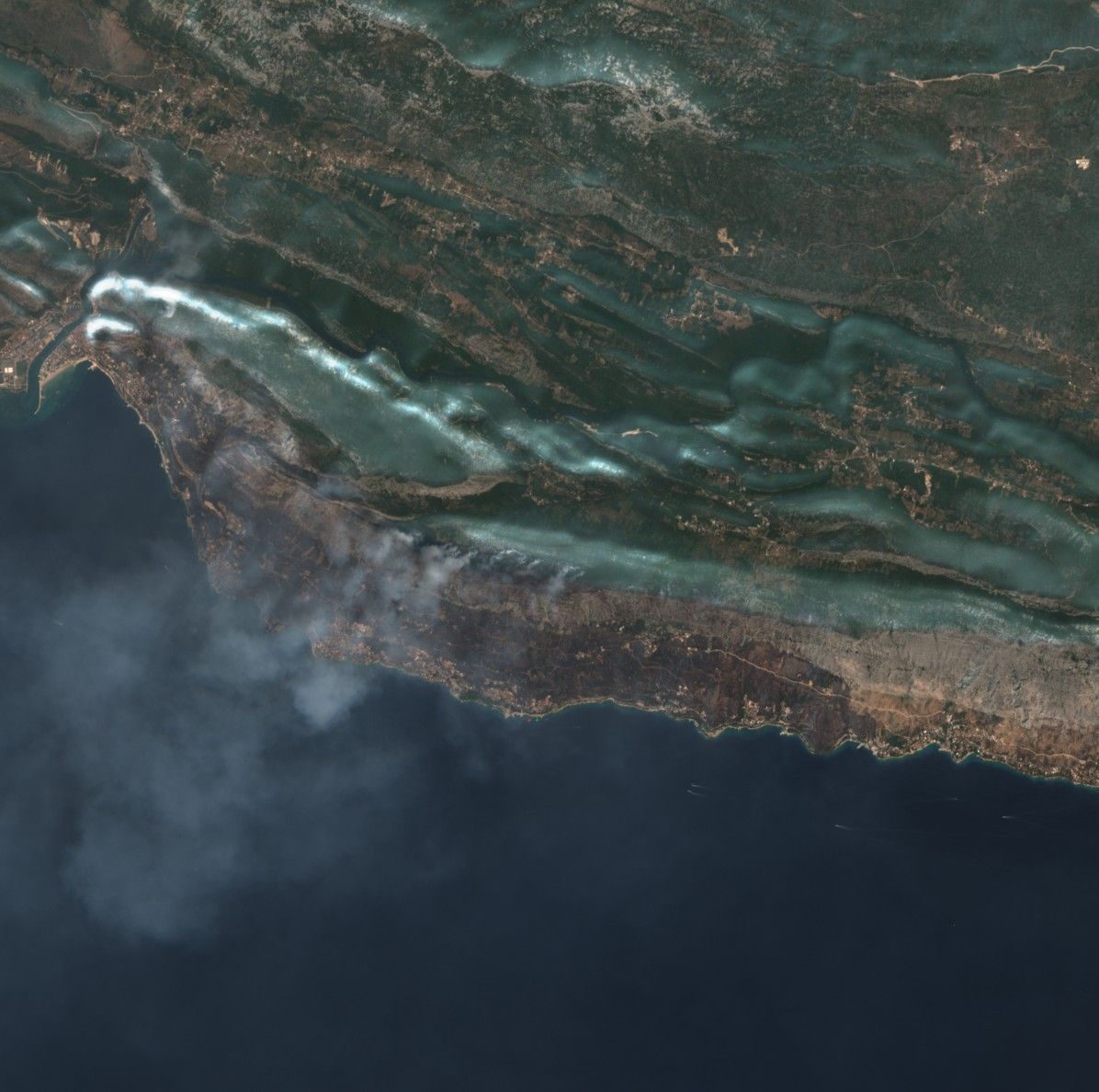 Satellite image from August 14, 2026, taken during the wildfire. Source: Sentinel-2