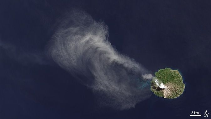 A Landsat-8 OLI image over an Indonesian volcano, Source: NASA